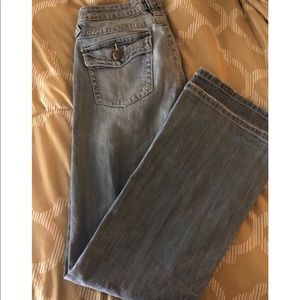 Straight leg Jeans.. light denim.